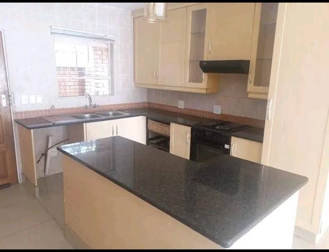 3 BEDROOM COMPLEX FOR SALE IN BOKSBURG NORTH